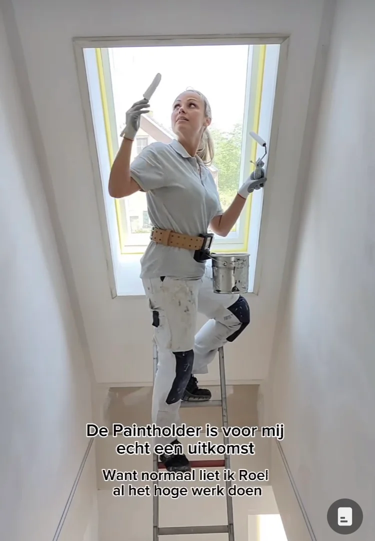 Vakschilder Nicole gebruikt de Paintholder verfblikhouder op hoogte